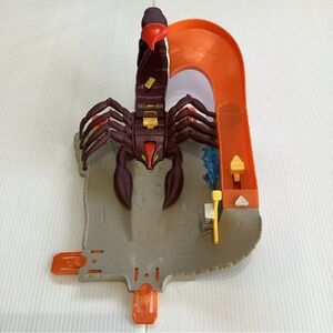 Hot Wheels Scorpion Takedown Set BGJ06